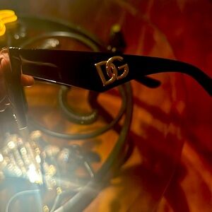 Hello my name is Amber and I’m selling my dolce &gabanna glasses worn only once